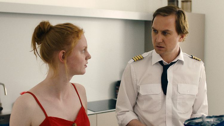 Als Vater eine Katastrophe: Lars Eidinger als Stefan Hoffmann, Matilda Berger ist seine Tochter Vicky.