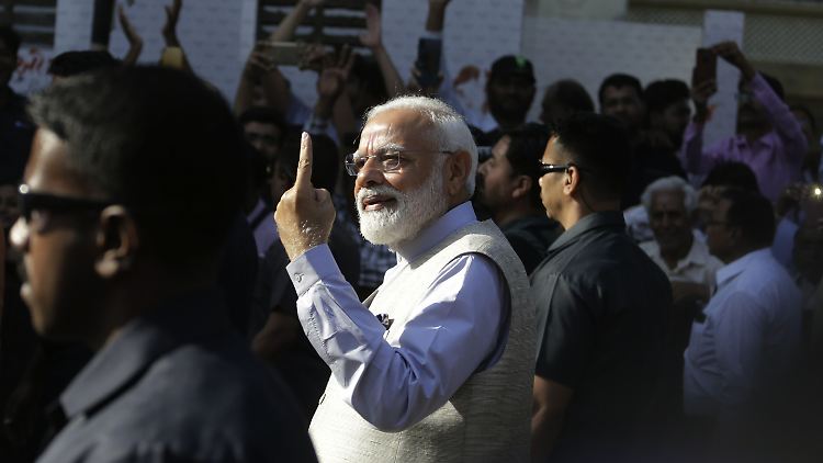 "Zusammen wachsen wir", sagte Modi nach dem Wahlsieg der BJP.