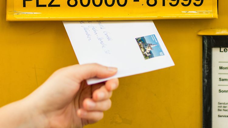 Voraussetzung für die Portoerhöhung ist eine Entscheidung der Bundesnetzagentur in der kommenden Woche.