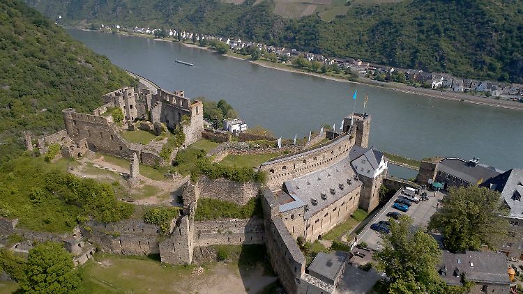 Früher Familienbesitz der Hohenzollern, heute Eigentum der Stadt St. Goar: Burg Rheinfels liegt gegenüber der Loreley.