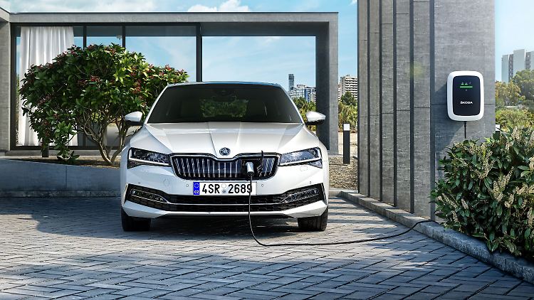 In dreieinhalb Stunden soll der Akku des Plug-in-Hybrid wider vollständig geladen sein.