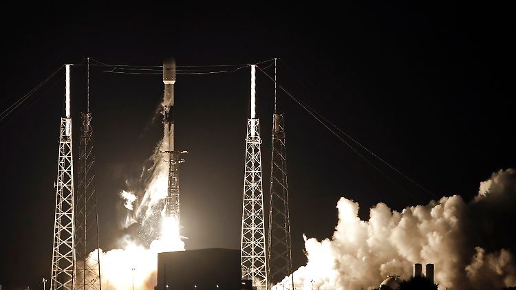 Der Start der Satelliten hatte sich um eine Woche verzögert.