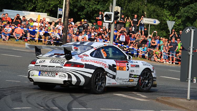 Ruben Zeltner im Porsche freut sich auf seine Heimrallye.