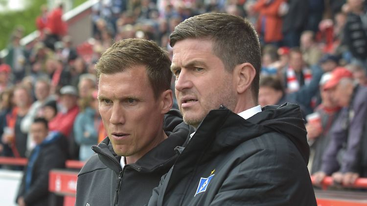 Hannes Wolf (l.) musste noch vor dem letzten Zweitliga-Spieltag gehen, Sportvorstand Ralf Becker folgte dem Trainer nun.