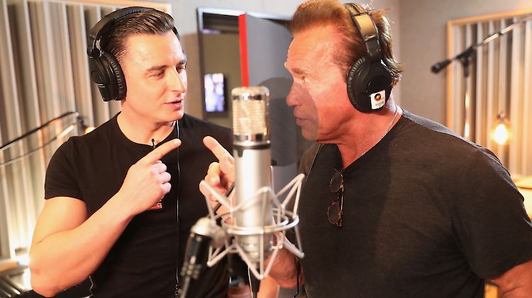 Zwei Österreicher im Studio: Andreas Gabalier (l.) und Arnold Schwarzenegger.