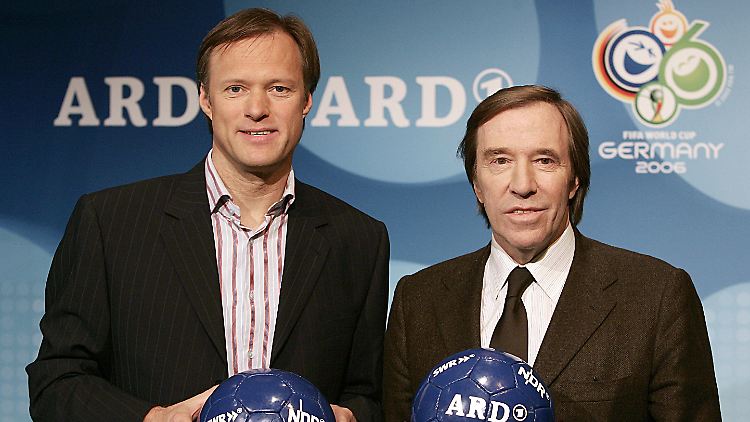 Bekannt wurde Gerhard Delling (l.) als Sportkommentator zusammen mit Ex-Kollege Günter Netzer.