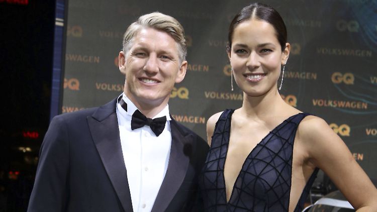 Schweinsteiger und Ivanovic teilten ihre Freude über die Schwangerschaft auf Twitter.