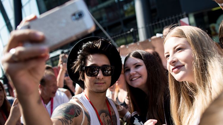 Julien Bam hat mit Spaßvideos mehr als fünf Millionen Abonnenten um sich geschart.