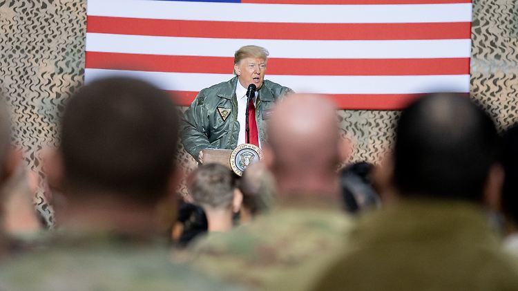 Trump besuchte die US-Truppen an Weihanchten 2018 im Irak - auch dort kämpften sie gegen den IS.