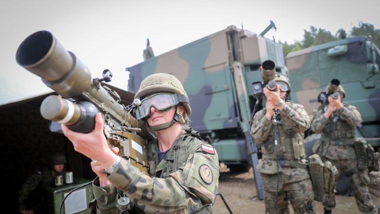 Nato-Soldaten beim Manöver an der russischen Grenze.