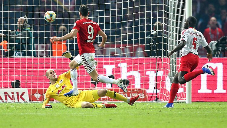 Der Schlusspunkt: Robert Lewandowski macht sein zweites Tor des Abends.