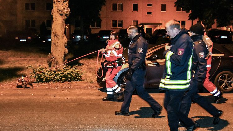 Ermittler durchkämmten den Potsdamer Stadtteil Drewitz nach dem vermissten Mädchen. 