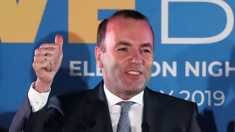 Weber reiste noch am Sonntagabend zur Wahlparty der EVP in Brüssel.