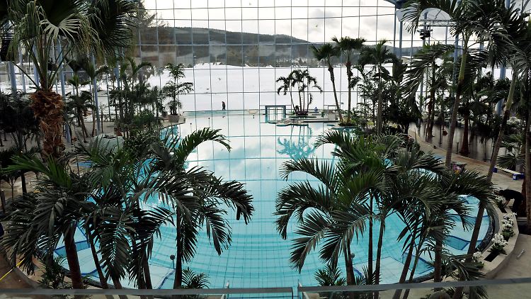 Halle der "Palmenoase" des  Erlebnis-und Wellnessbades "Badeparadies Schwarzwald".