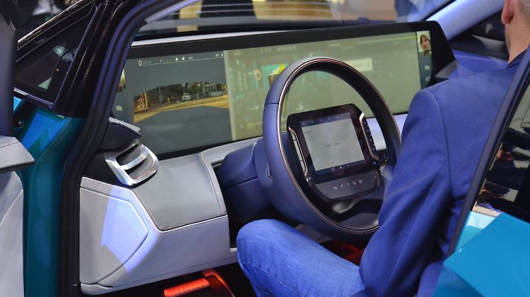 Das Dashboard im Byton Concept Car besteht eigentlich nur aus einem riesigen Display. Und das ist auch die Philosophie für kommende Autos.
