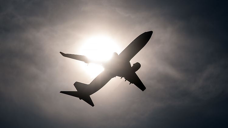 Die Regelung soll einen Anreiz setzen, "klimaschonende Reiseformen und -ziele zu wählen", erklärte das Unternehmen. 