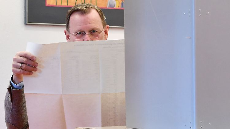 Das muss man gut auseinanderhalten: Europa- und Kommunalwahlzettel waren natürlich getrennt auszufüllen. Thüringens linker Ministerpräsident Ramelow kann mit beiden Ergebnissen nicht zufrieden sein.