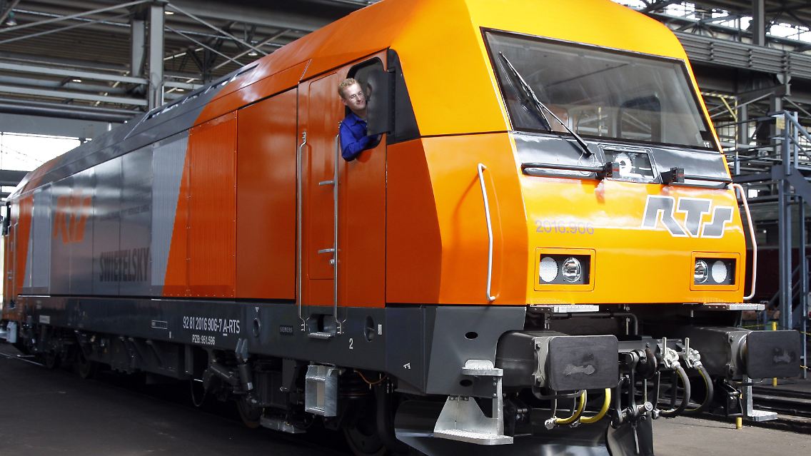 Fertiggestellte Lokomotive in der Halle des Arriva Werkes in Neustrelitz (Mecklenburg-Vorpommern).