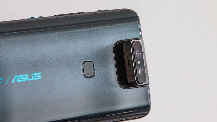 Die Doppel-Kamera des Zenfone 6 lässt sich stufenlos um 180 Grad schwenken.