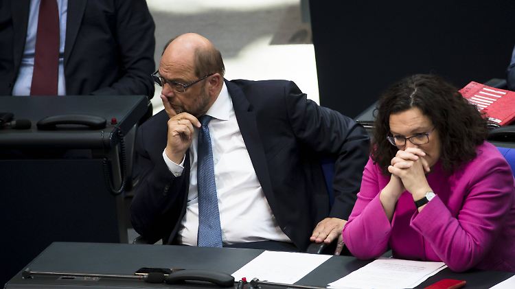 Schulz (r.) verzichtet auf den Sturz von Nahles.