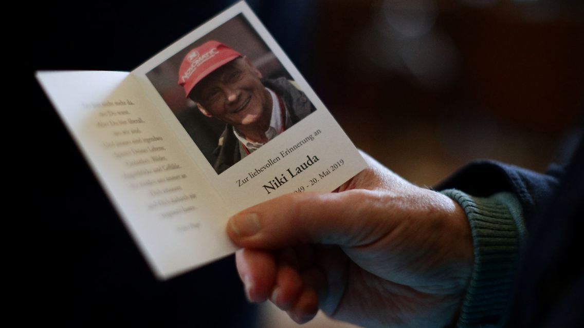 Nach der öffentlichen Aufbahrung - die erste für einen Sportler im Stephansdom überhaupt - fand ein Requiem für den in Österreich als "Niki Nationale" bekannten ehemaligen Sportler und Luftfahrtunternehmer stattfinden.