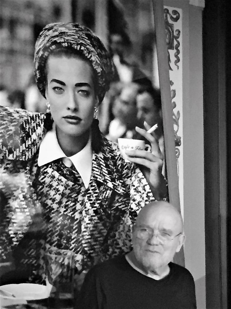 Lindbergh vor einem Porträt von Tatjana Patitz bei der Filmpremiere während der Berlinale im Restaurant Grosz.