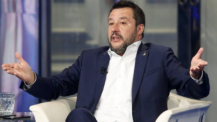 Zu viele Schulden? Dann ändern wir halt die Regeln: Lega-Chef Salvini gibt sich im Streit mit der EU unbeeindruckt.