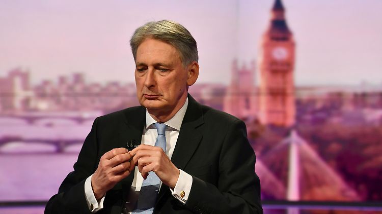 Der britische Finanzminister Hammond sorgt sich um die Zukunft.