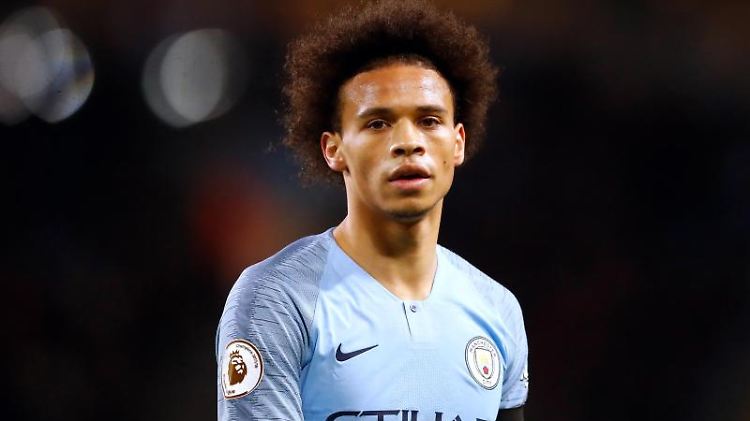 Der FC Bayern wirbt um Leroy Sané, aber die geforderte Ablösesumme macht die Münchener skeptisch.