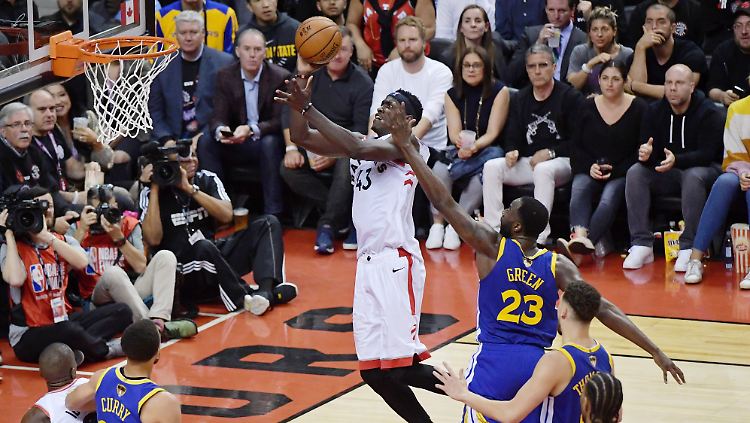 Pascal Siakam hebt ab - der Power Forward der Raptors kommt gegen Golden State auf satte 32 Punkte. 