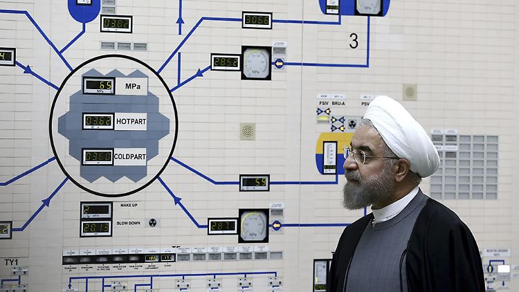 Jahrestag der Aufkündigung des Atomvertrags durch die Trump-Regierung: Irans Präsident Ruhani droht bei einem Besuch des Atomkraftwerks Bushehr am 7. Mai mit Gegenwehr. 