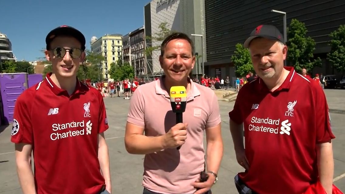liverpool fans.PNG