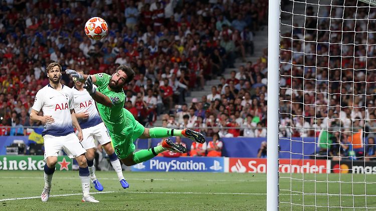 Alisson Becker hat seinen Vater verloren.