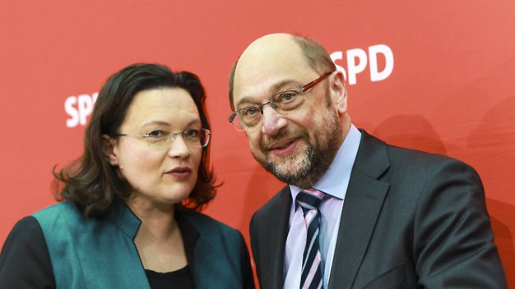 Andrea Nahles (l.) stellt der SPD eine Art Vertrauensfrage: Martin Schulz hält sich bedeckt.