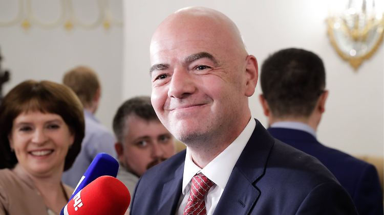 Gianni Infantino findet: "Im Fußball, bei der Fifa präsentiert man etwas Neues und einige rümpfen die Nasen und sagen, das kann nicht sein, das ist irgendetwas Schlimmes."