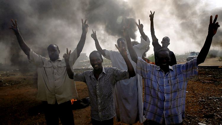 Nach dem Putsch gehen die Proteste im Sudan weiter.