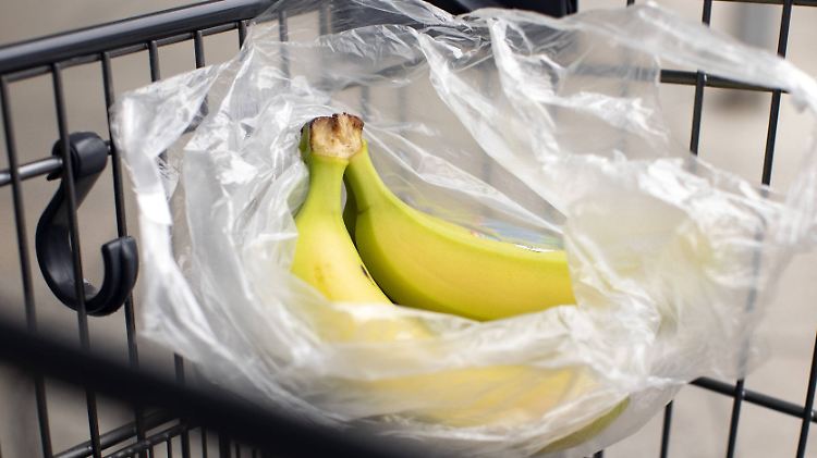 Der Verbrauch von Plastiktüten ist bereits zurückgegangen. Nun soll ein Gesetz folgen.