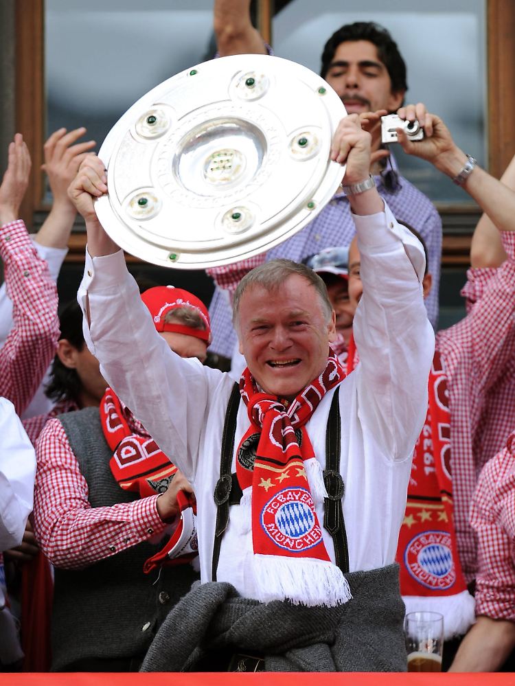 Besonderer Moment in Gerlands Laufbahn: Die erste Titelfeier - als Co-Trainer des FC Bayern München.