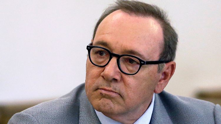 Kevin Spacey ist überraschend vor Gericht erschienen.