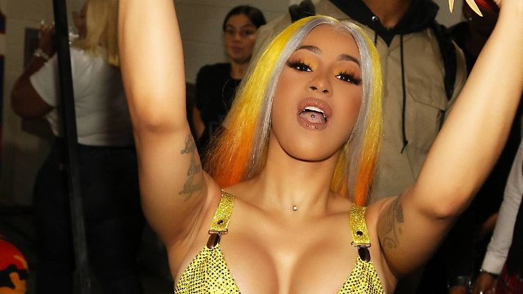 Cardi B zeigte beim "Hot 97 Summer Jam" mal wieder vollen Körpereinsatz und präsentierte unter anderem ihre neuen Piercings.