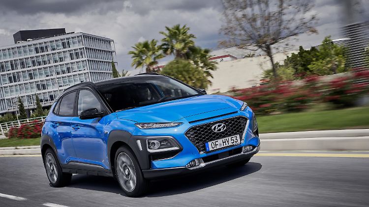 Neben Kia baut auch Schwestermarke Hyundai ihr Angebot an E-Autos und Teilzeitstromern weiter aus: Im Sommer kommt der Kona auch als Vollhybrid.