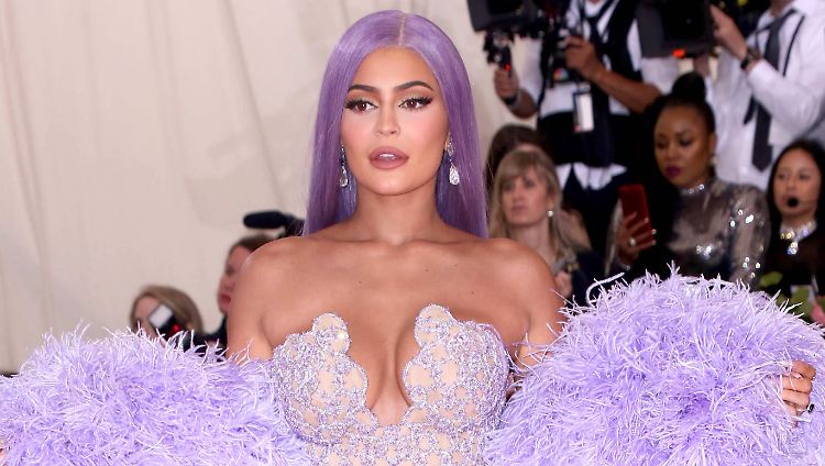 Kylie Jenner ist stolze Mutter und hat ein Faible für Pastellfarben.