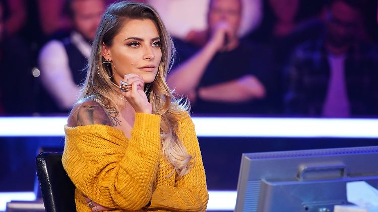 Wie wäre es mit einem Helene-Tattoo auf der Fußsohle? Sophia Thomalla.
