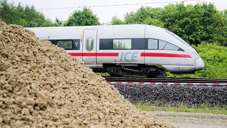 Wegen Sanierungsarbeiten kommt es im Fernverkehr zu längeren Fahrzeiten.