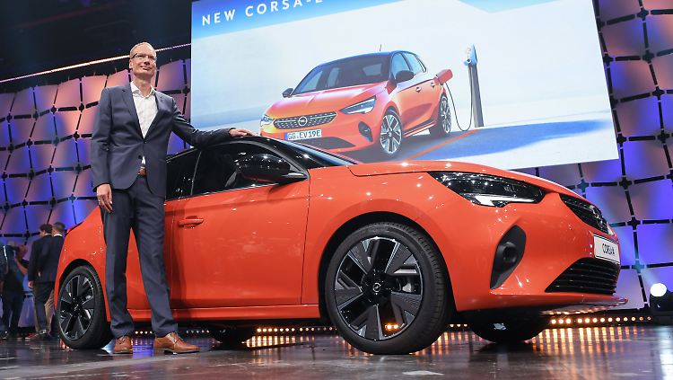 Der E-Corsa soll ab 29.900 Euro im kommenden Frühjahr beim Händler stehen.