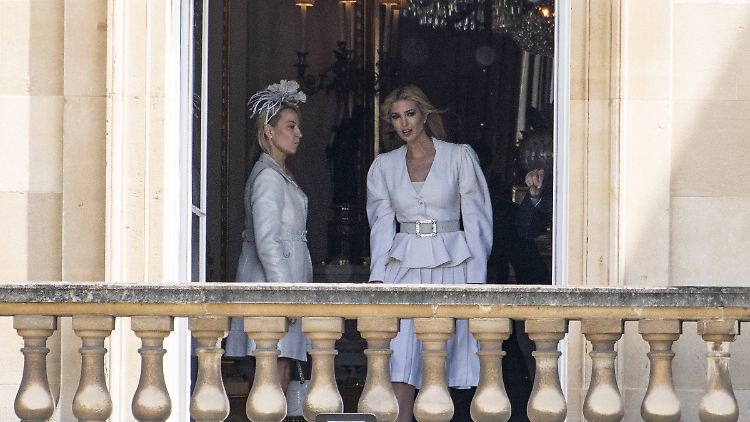 Die Freude über den Besuch im Buckingham Palace ist Ivanka Trump anzusehen.