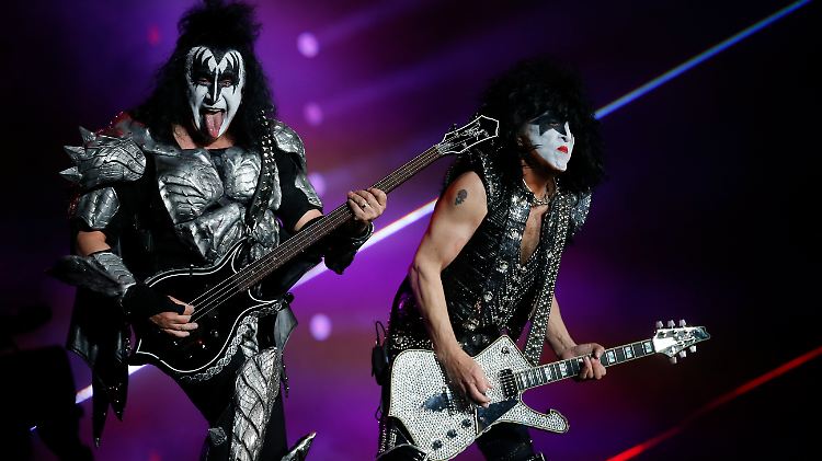 Kiss um die Gründungsmitglieder Gene Simmons (l.) und Paul Stanley sind derzeit auf Abschiedstour (Foto von einem Auftritt in Mexiko-Stadt am 3. Mai 2019).