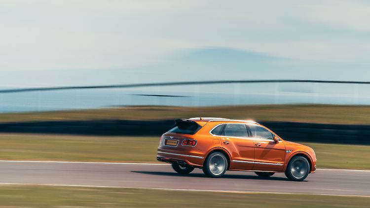Weil die 900 Nm jetzt früher anliegen und länger bereitstehen, gelingt der Sprint auf Tempo 100 im Speed in 3,9 statt 4,1 Sekunden.
