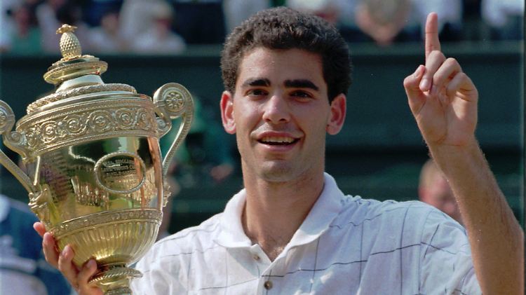 Sampras mit dem Pokal von Wimbledon - der ist nicht futsch.