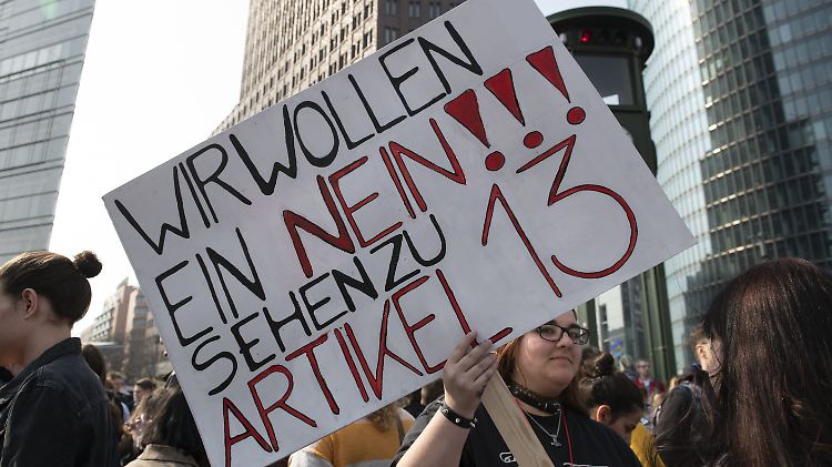 Auch wenn die Demonstranten ein Nein forderten: Die Bundesregierung stimmte für die EU-Urheberrechtsreform. 